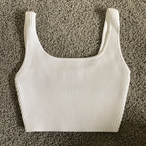 ARITZIA | Babaton Sculpt Knit Squareneck Cropped Tank - Picture 2 of 3